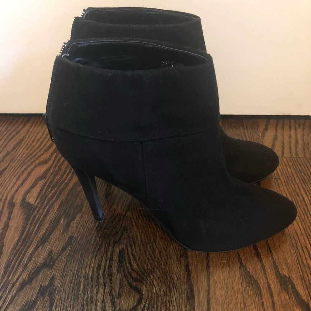 Women’s Abound faux suede booties size 8.5